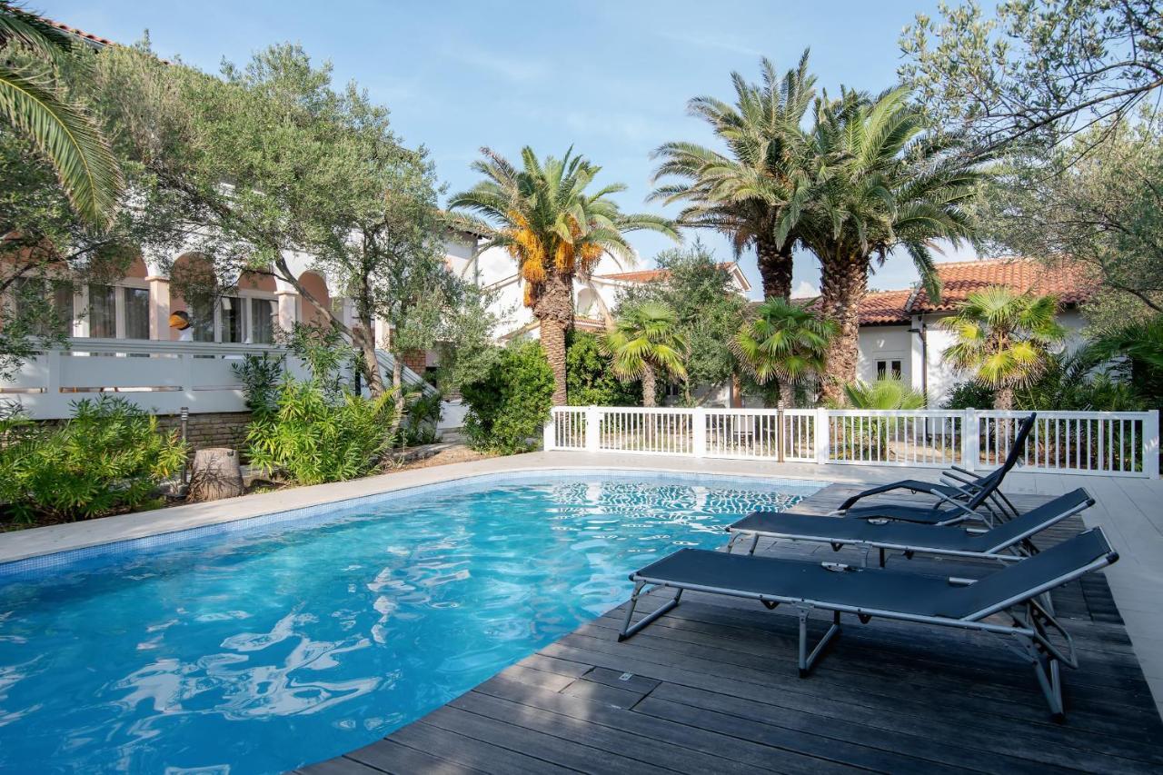 Beach Boy & Pool Girl Apartments วีร์ ภายนอก รูปภาพ