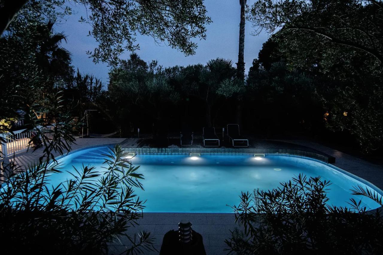 Beach Boy & Pool Girl Apartments วีร์ ภายนอก รูปภาพ